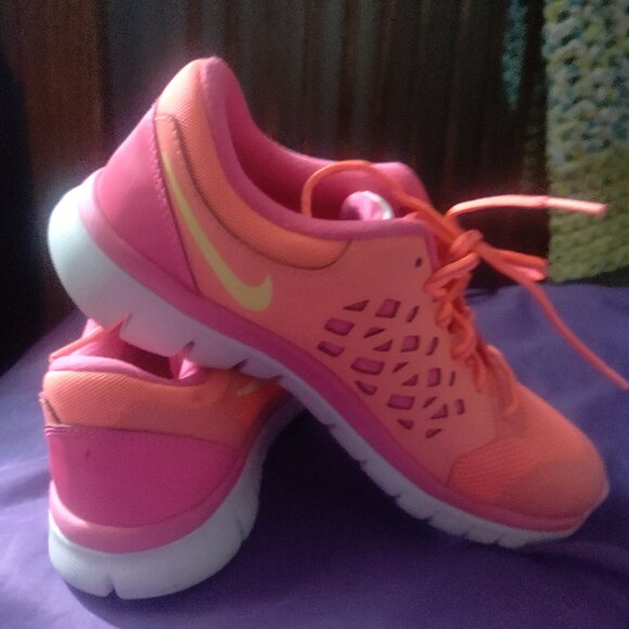 Girls youth Size 6 Running shoes.